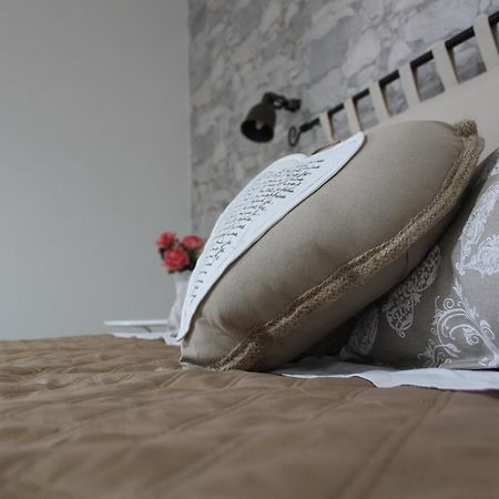 B&B L'Isola Che Non C'E ตอร์เร ซาน จิโอวานนิ อูเจนโต ภายนอก รูปภาพ