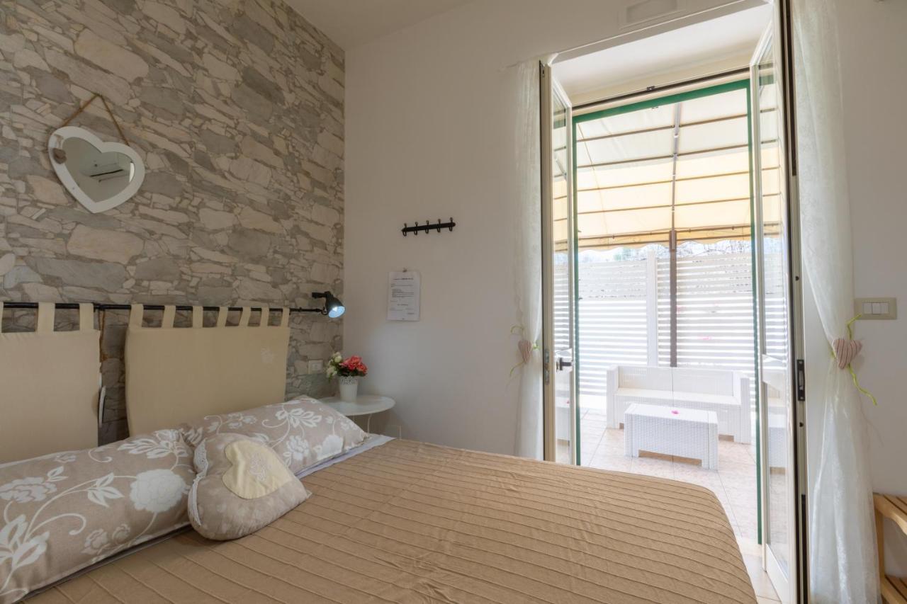 B&B L'Isola Che Non C'E ตอร์เร ซาน จิโอวานนิ อูเจนโต ภายนอก รูปภาพ