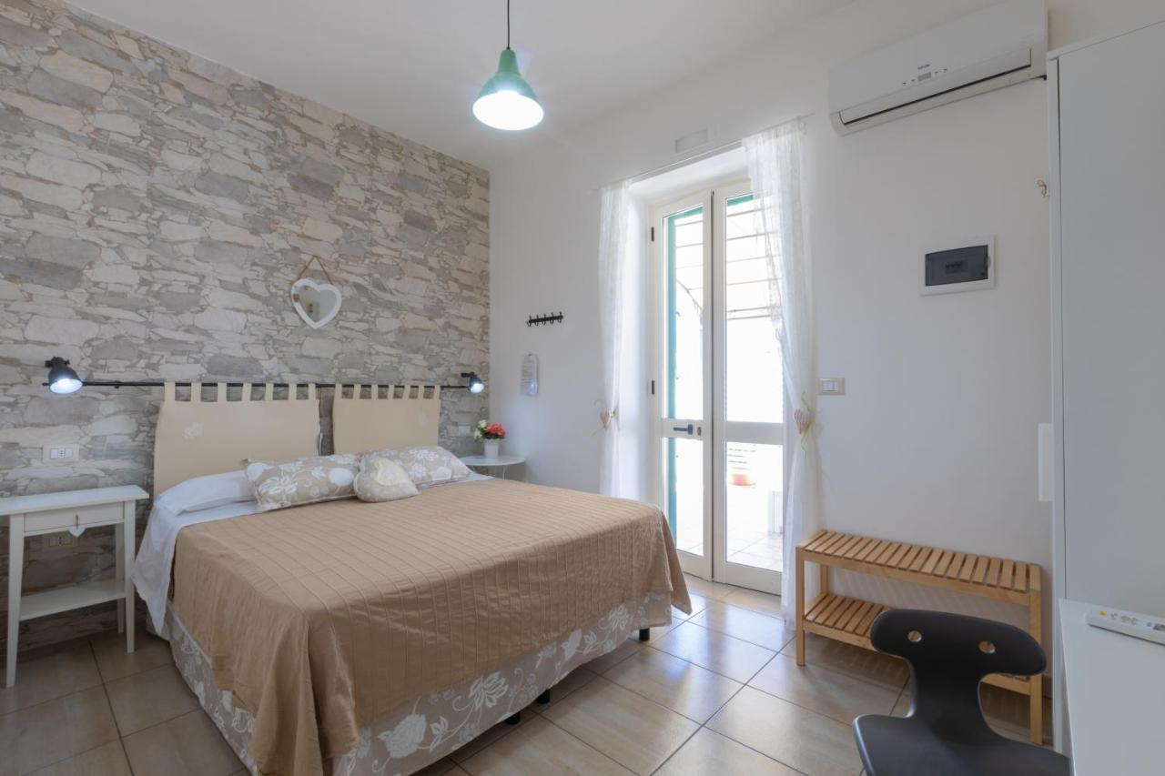 B&B L'Isola Che Non C'E ตอร์เร ซาน จิโอวานนิ อูเจนโต ภายนอก รูปภาพ